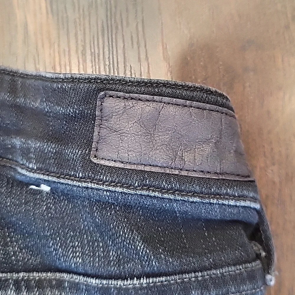 Agolde. Dark distressed  skinny denim jeans 26
